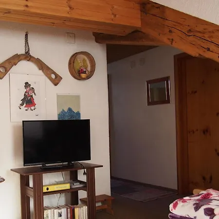 Chasa Brunold 3-zimmer-dachwohnung *